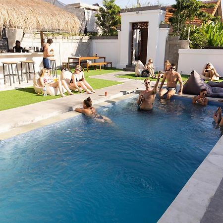 Zentiga Surf Hostel Canggu Exterior foto