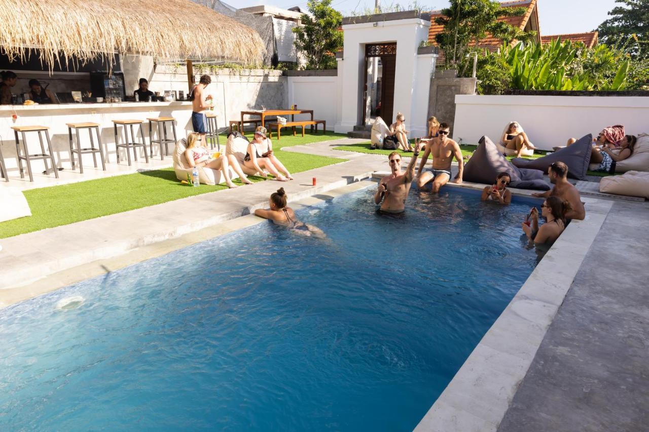 Zentiga Surf Hostel Canggu Exterior foto